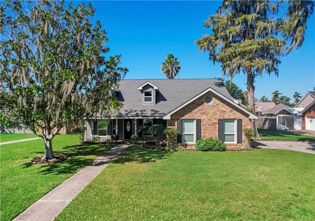 Photo 1 of Sale Pending at 31 E Woodlawn Dr, Destrehan, LA 70047 | MLS# 2556131 | Listing updated on 2026-08-10