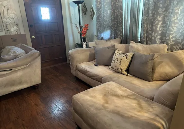 Photo 3 of Sale Pending at 611 Majestic Pl, New Orleans, LA 70114 | MLS# 2556824 | Listing updated on 2026-08-14