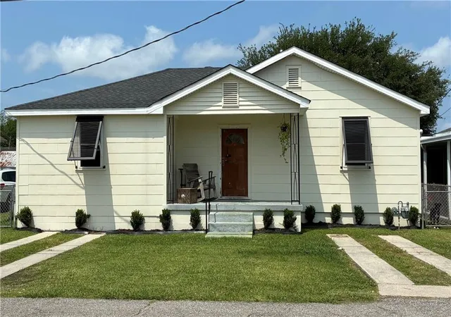 Photo 1 of Sale Pending at 504 Oak St, Marrero, LA 70072 | MLS# 2555275 | Listing updated on 2026-08-22