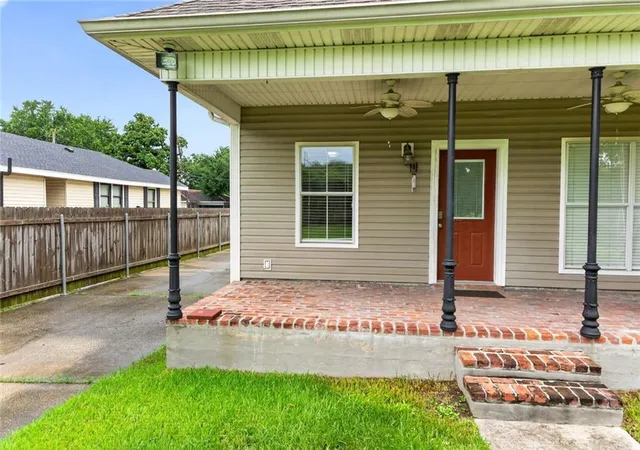 Photo 3 of Single family home for sale at 5047 Oak St, Marrero, LA 70072 | MLS# 2558582 | Listing updated on 2026-08-19