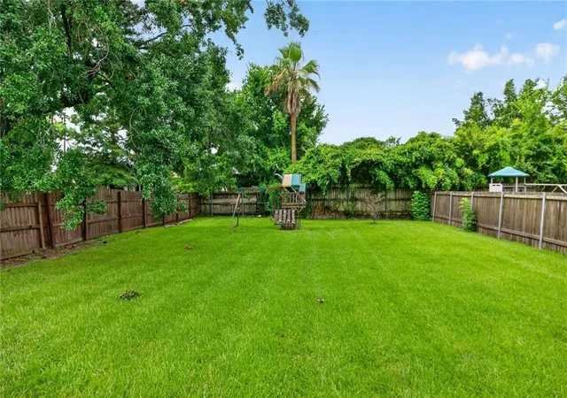 Photo 3 of Sale Pending at 5047 Oak St, Marrero, LA 70072 | MLS# 2558582 | Listing updated on 2026-10-01