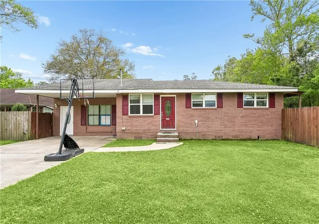 Photo 2 of Single family home for sale at 35438 Garden Dr, Slidell, LA 70460 | MLS# 2558879 | Listing updated on 2026-08-19