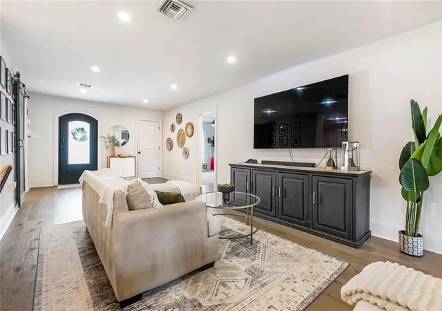 Photo 4 of Single family home for sale at 5032 Wilson Dr, Metairie, LA 70003 | MLS# 2556747 | Listing updated on 2026-08-17