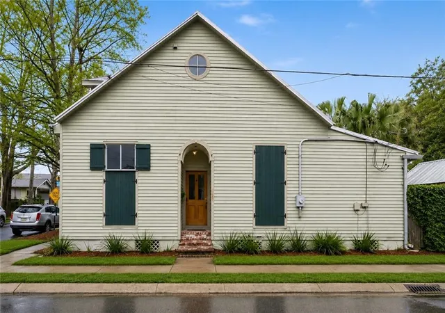 Photo 2 of Single family home for sale at 301 Burdette St, New Orleans, LA 70118 | MLS# 2558900 | Listing updated on 2026-08-18
