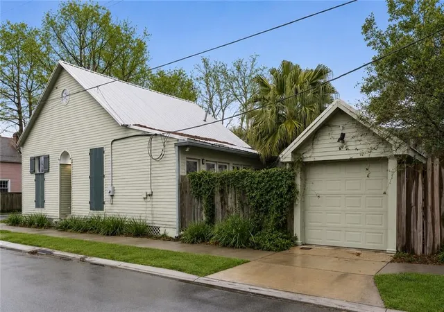 Photo 2 of Single family home for sale at 301 Burdette St, New Orleans, LA 70118 | MLS# 2558900 | Listing updated on 2026-08-18