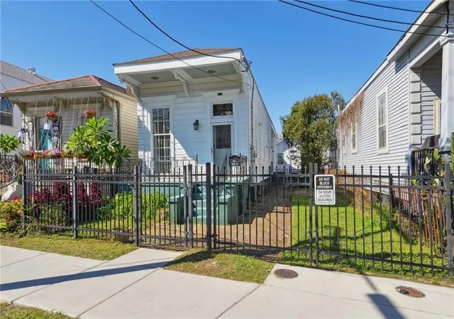 Photo 1 of Multi family home for sale at 527 S Galvez St, New Orleans, LA 70119 | MLS# 2559145 | Listing updated on 2026-08-19