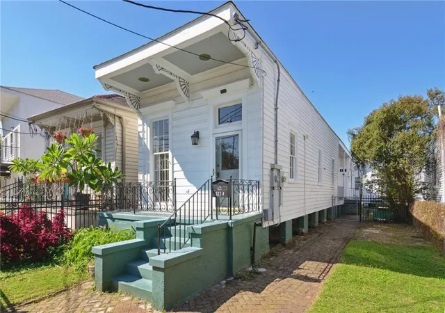 Photo 2 of Multi family home for sale at 527 S Galvez St, New Orleans, LA 70119 | MLS# 2559145 | Listing updated on 2026-08-19