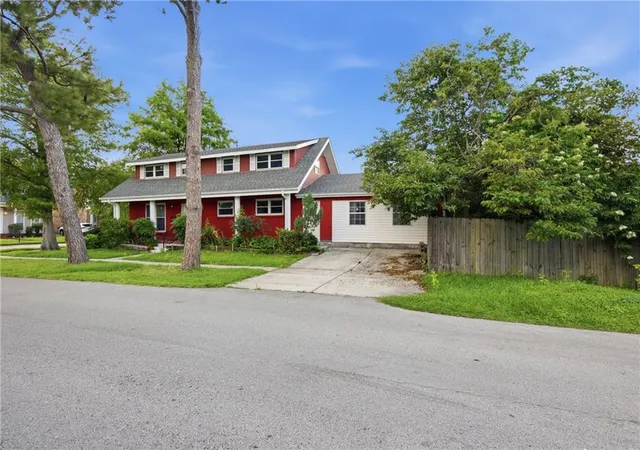 Photo 3 of Single family home for sale at 801 Rosa Ave, Metairie, LA 70005 | MLS# 2559054 | Listing updated on 2026-08-14