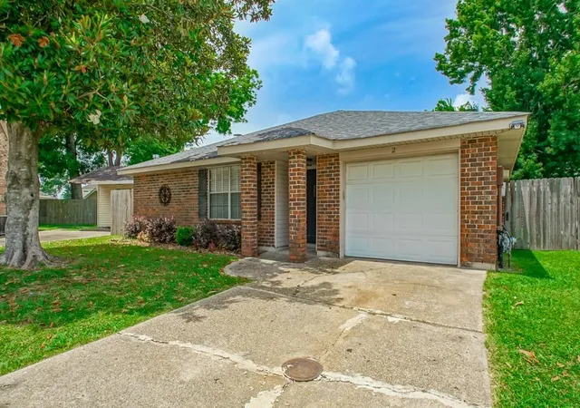 Photo 2 of Single family home for sale at 2 Nimitz Ct, Harahan, LA 70123 | MLS# 2559192 | Listing updated on 2026-08-09