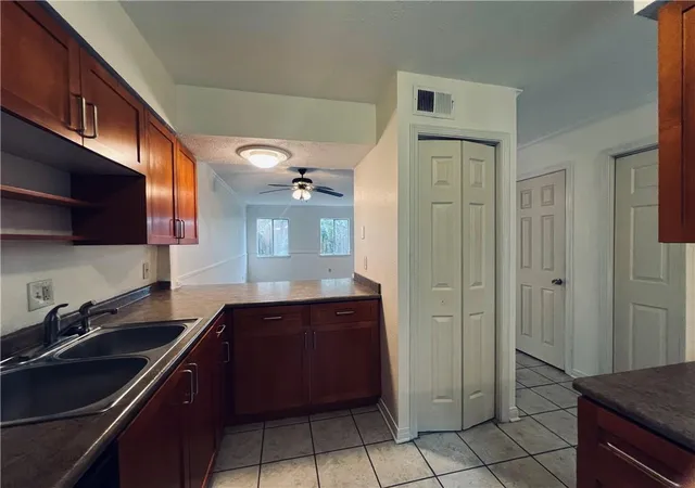Listing Photo 4 - Condo for sale in building located at 4041 Division St, Metairie, LA 70002 - Unit #4041