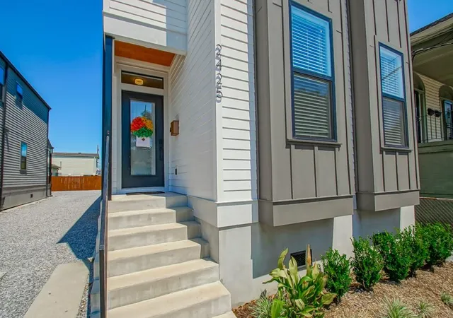 Photo 3 of Multi family home for sale at 2425 27 Franklin Ave, New Orleans, LA 70117 | MLS# 2559710 | Listing updated on 2026-08-14