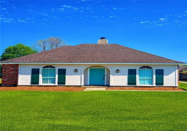 1st image of 17361 Lake Iris Ave, Baton Rouge, LA 70817 | MLS# 2558534