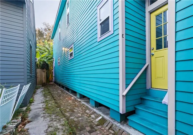 Listing Photo 5 - Condo for sale in building located at 2322 Burgundy St, New Orleans, LA 70117