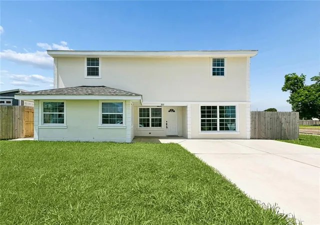 1st image of 300 Chinchilla Dr, Arabi, LA 70032 | MLS# 2560485