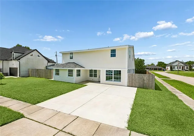 2nd image of 300 Chinchilla Dr, Arabi, LA 70032 | MLS# 2560485