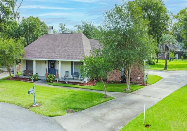 Photo 1 of Single family home for sale at 37161 Shadow Ct, Prairieville, LA 70769 | MLS# 2560927 | Listing updated on 2026-08-17