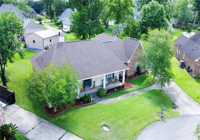 Photo 2 of Single family home for sale at 37161 Shadow Ct, Prairieville, LA 70769 | MLS# 2560927 | Listing updated on 2026-08-17