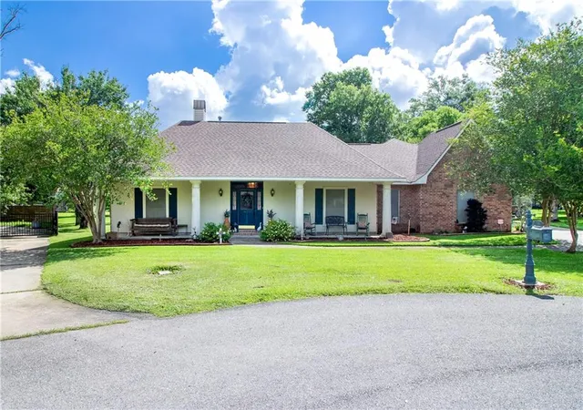 Photo 3 of Single family home for sale at 37161 Shadow Ct, Prairieville, LA 70769 | MLS# 2560927 | Listing updated on 2026-08-17