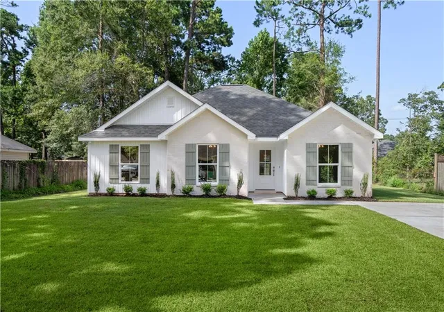 1st image of 617 Nancy St, Mandeville, LA 70448 | MLS# 2561011