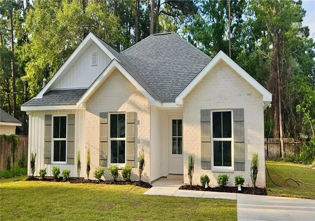 2nd image of 617 Nancy St, Mandeville, LA 70448 | MLS# 2561011