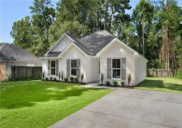 3rd image of 617 Nancy St, Mandeville, LA 70448 | MLS# 2561011