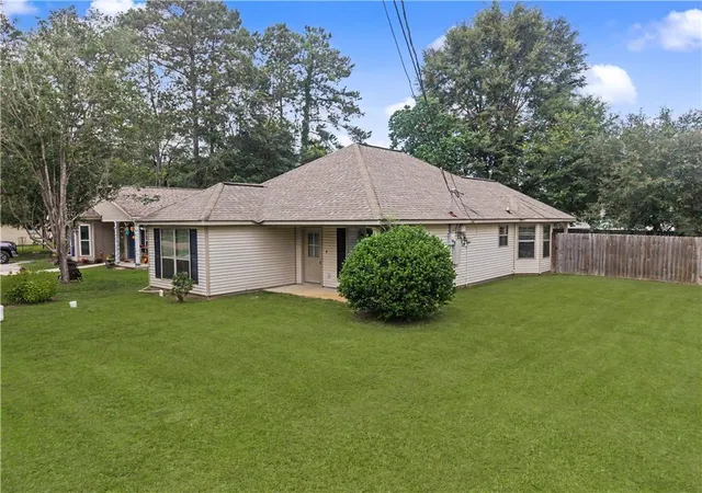Photo 2 of Single family home for sale at 133 Scott St, Madisonville, LA 70447 | MLS# 2561217 | Listing updated on 2026-08-14