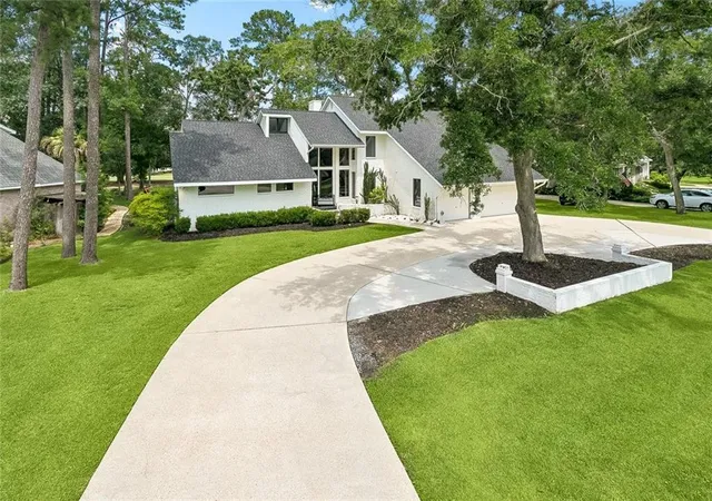 Photo 2 of Single family home for sale at 237 Evangeline Dr, Mandeville, LA 70471 | MLS# 2559999 | Listing updated on 2026-08-19