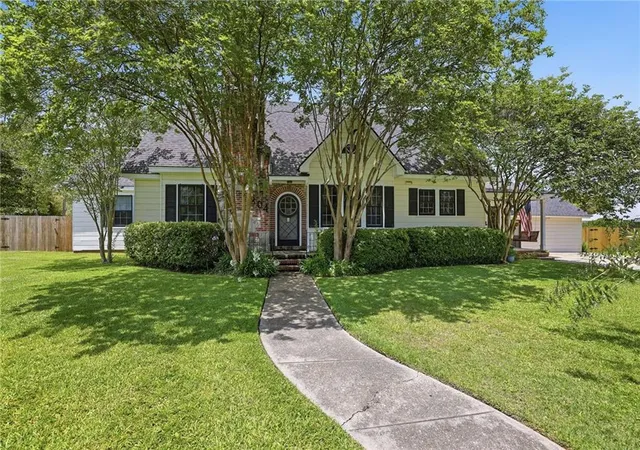 1st image of 804 W Charles St, Hammond, LA 70401 | MLS# 2558584