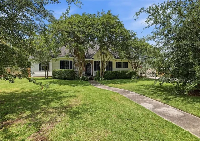 2nd image of 804 W Charles St, Hammond, LA 70401 | MLS# 2558584