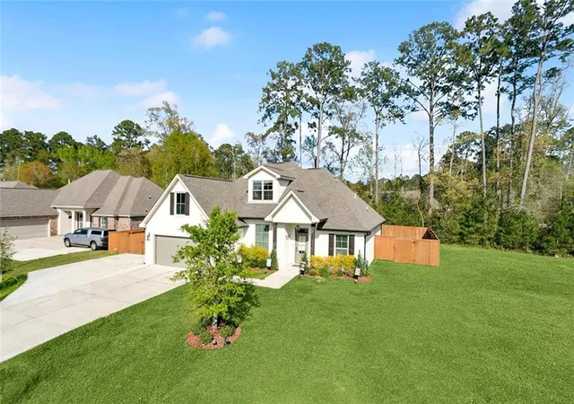 Photo 3 of Single family home for sale at 644 English Oak Dr, Madisonville, LA 70447 | MLS# 2560683 | Listing updated on 2026-08-10