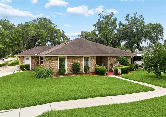 Photo 1 of Single family home for sale at 4040 Ellen Dr, Marrero, LA 70072 | MLS# 2561324 | Listing updated on 2026-08-19