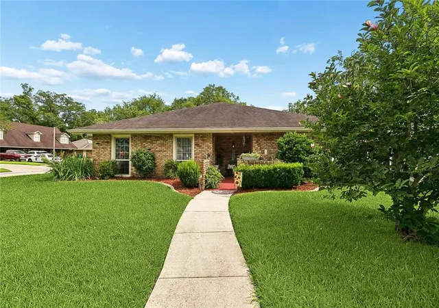 Photo 2 of Single family home for sale at 4040 Ellen Dr, Marrero, LA 70072 | MLS# 2561324 | Listing updated on 2026-08-19