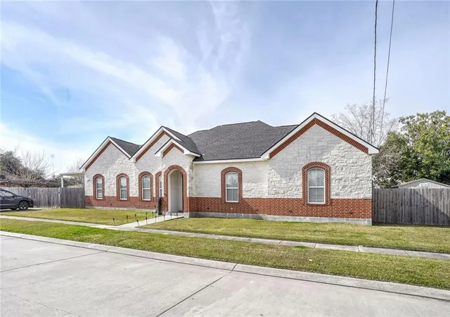 3rd image of 2504 Campagna Dr, Chalmette, LA 70043 | MLS# 2561645