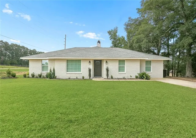 Photo 1 of Single family home for sale at 1302 E Westmoreland Rd, Kentwood, LA 70444 | MLS# 2561750 | Listing updated on 2026-08-15