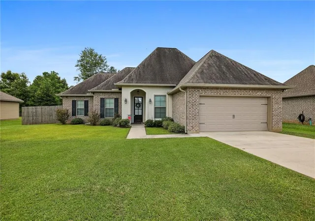 Photo 1 of Single family home for sale at 137 Marionbelle Dr, Ponchatoula, LA 70454 | MLS# 2561964 | Listing updated on 2026-08-25