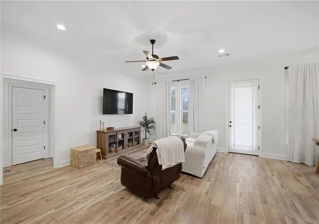 Photo 4 of Single family home for sale at 137 Marionbelle Dr, Ponchatoula, LA 70454 | MLS# 2561964 | Listing updated on 2026-08-25