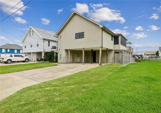 Photo 2 of Single family home for sale at 4917 Lisa Ann Dr, Barataria, LA 70036 | MLS# 2561296 | Listing updated on 2026-08-12