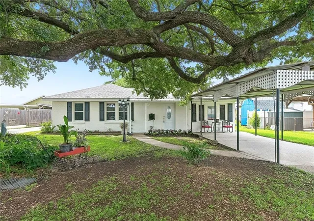 Photo 2 of Single family home for sale at 203 Broad St, Belle Chasse, LA 70037 | MLS# 2562022 | Listing updated on 2026-08-15