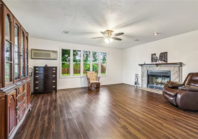 Photo 4 of Single family home for sale at 203 Broad St, Belle Chasse, LA 70037 | MLS# 2562022 | Listing updated on 2026-08-15