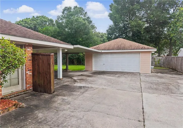 Photo 2 of Single family home for sale at 202 Governors Ct, Mandeville, LA 70448 | MLS# 2561373 | Listing updated on 2026-08-25