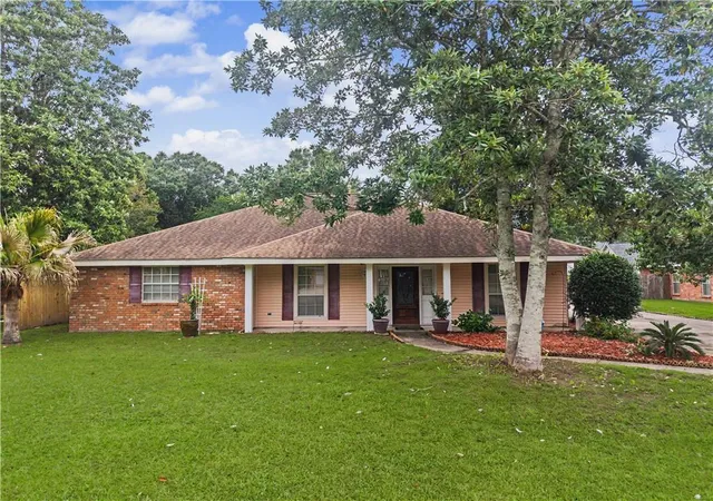 Photo 4 of Single family home for sale at 202 Governors Ct, Mandeville, LA 70448 | MLS# 2561373 | Listing updated on 2026-08-25