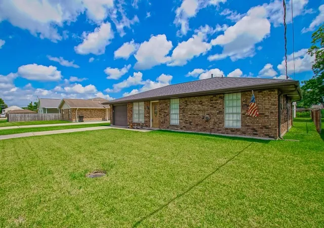 Photo 2 of Single family home for sale at 114 Ballay Dr, Belle Chasse, LA 70037 | MLS# 2562291 | Listing updated on 2026-08-20