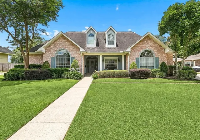 1st image of 304 Hawthorne St, Gretna, LA 70056 | MLS# 2559307