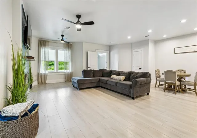 Photo 3 of Single family home for sale at 676 E Railroad Ave, Independence, LA 70443 | MLS# 2562565 | Listing updated on 2026-08-12