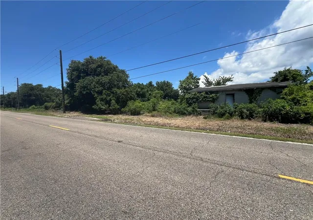 2nd image of 611 Florissant Hwy, Saint Bernard, LA 70085 | MLS# 2562624