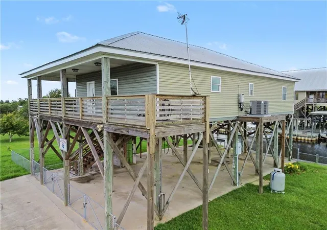 Photo 3 of Single family home for sale at 10100 W Park Rd, Bay St Louis, MS 39520 | MLS# 2562783 | Listing updated on 2026-08-21