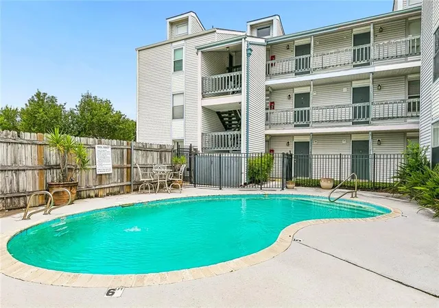 2nd image of 2201 Houma Blvd, Metairie, LA 70001