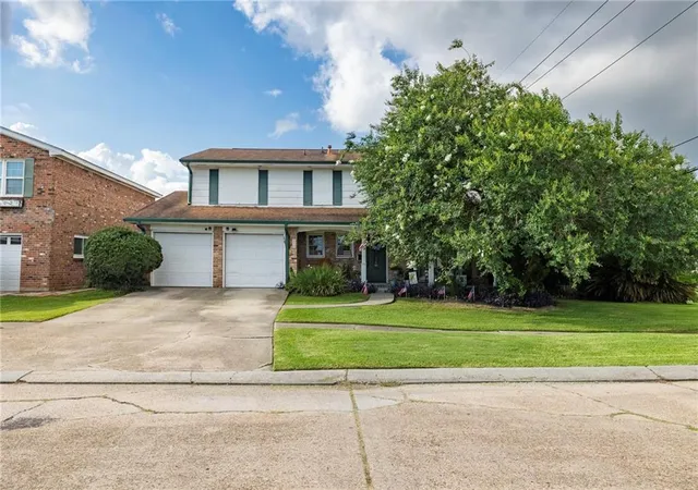 Photo 2 of Single family home for sale at 801 Ginette Dr, Gretna, LA 70056 | MLS# 2562887 | Listing updated on 2026-08-22