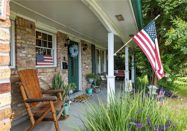 Photo 3 of Single family home for sale at 801 Ginette Dr, Gretna, LA 70056 | MLS# 2562887 | Listing updated on 2026-08-22