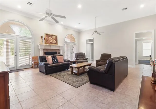 Photo 3 of Single family home for sale at 5450 Barataria Blvd, Marrero, LA 70072 | MLS# 2562955 | Listing updated on 2026-08-24